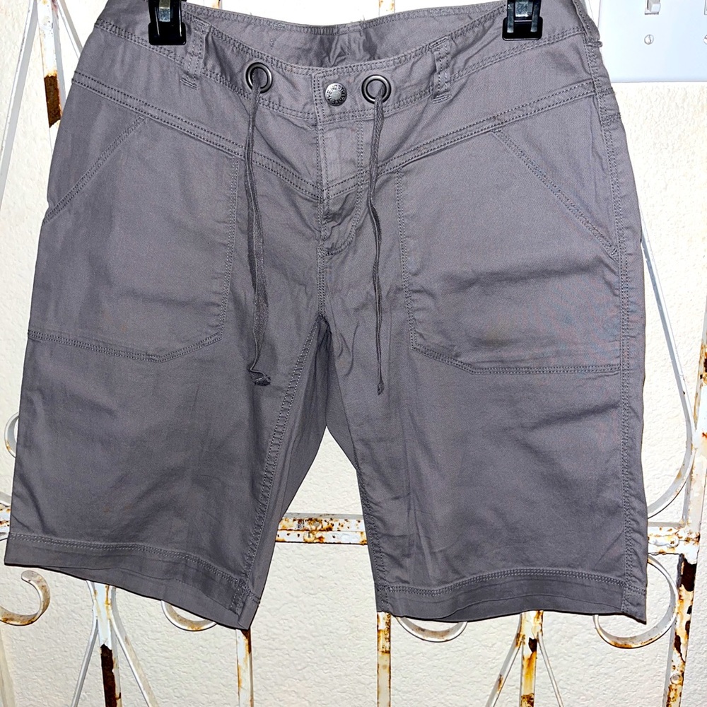 The North Face Women’s lightweight size 6 shorts